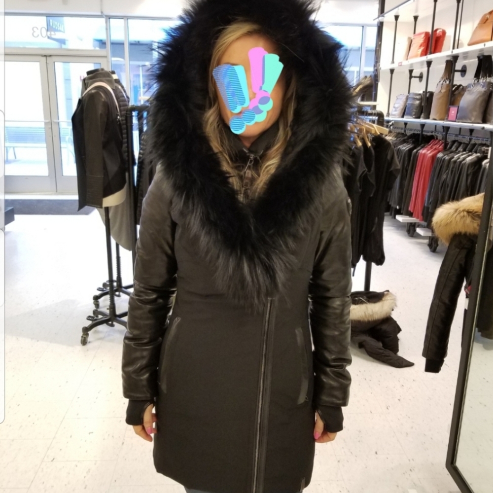 Ladies XS Rudsak Grace coat w/ rare black fur